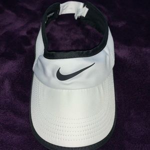 Nike visor, barely worn